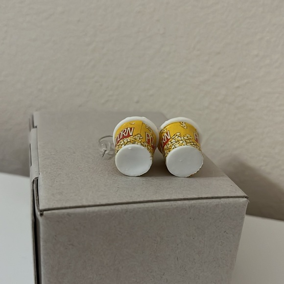 Bucket of Popcorn Earrings - Picture 2 of 3